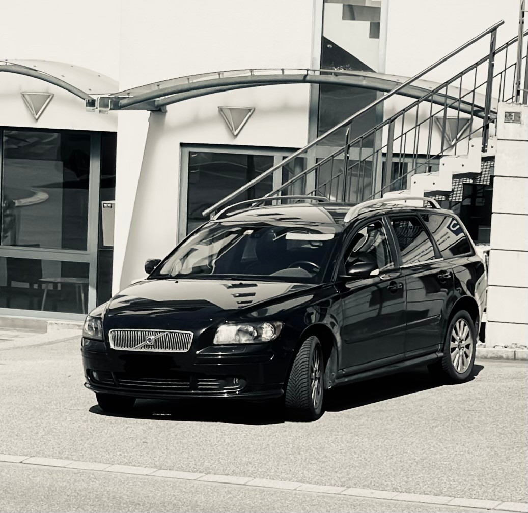 VOLVO T5 AWD Summum-image-0
