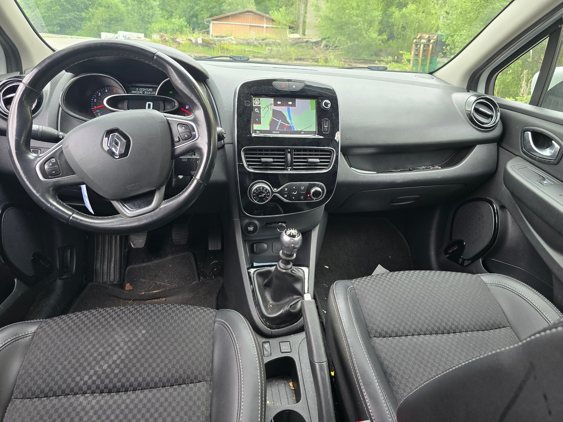 RENAULT Clio Grandtour 1.5 dCi Swiss Edition-image-6