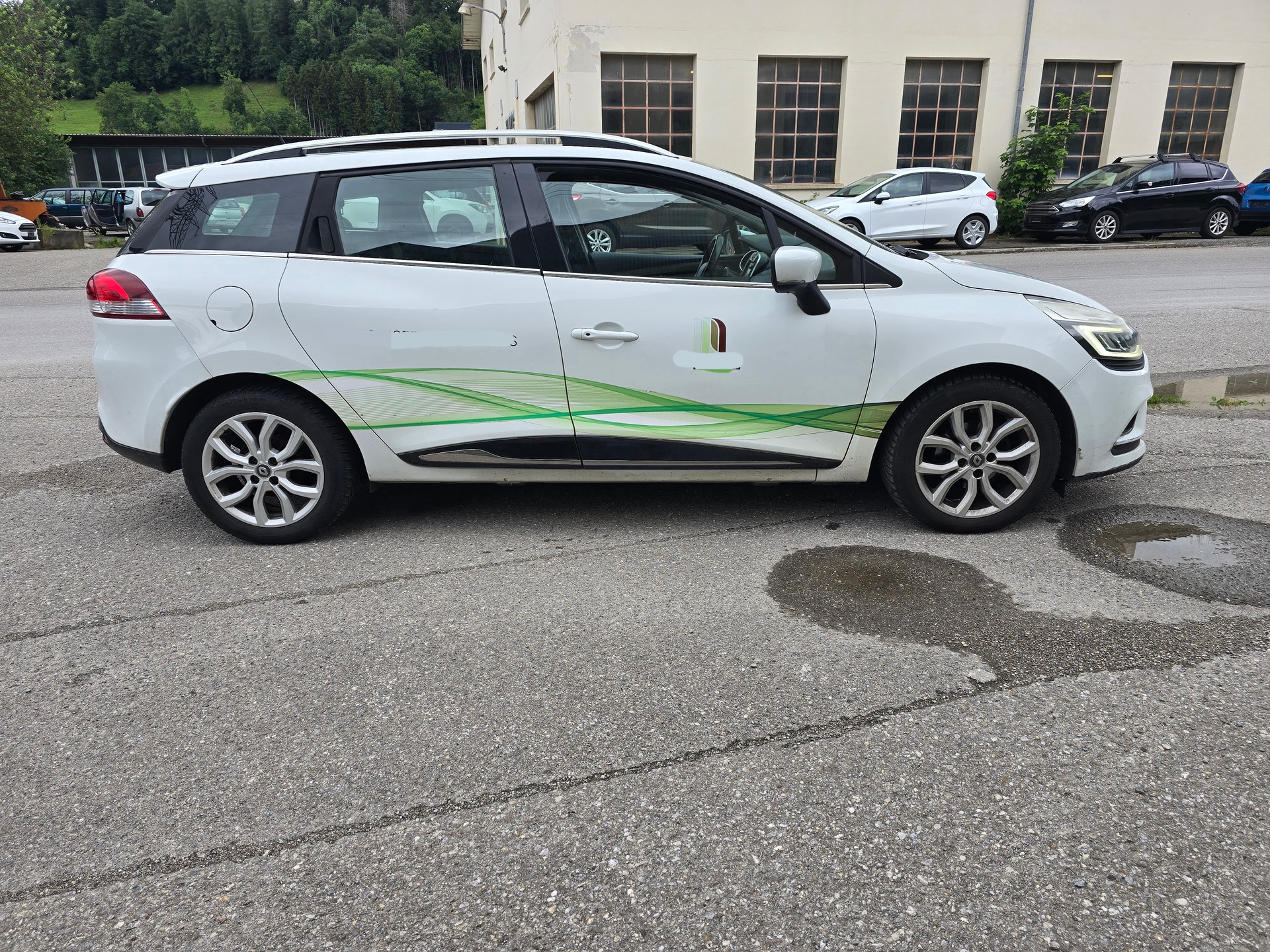 RENAULT Clio Grandtour 1.5 dCi Swiss Edition-image-4