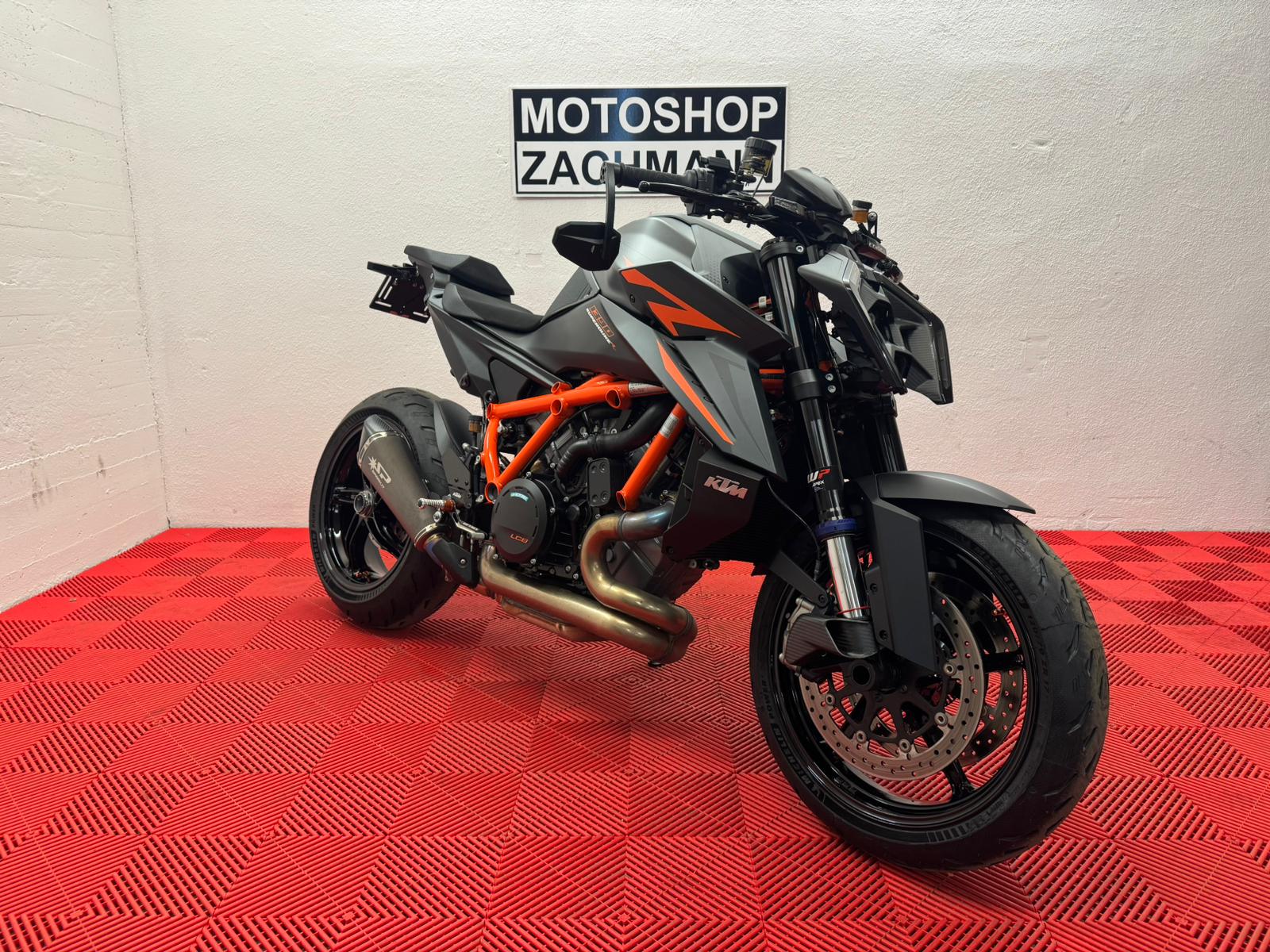 KTM 1390 Super Duke R EVO-showroom-element-2