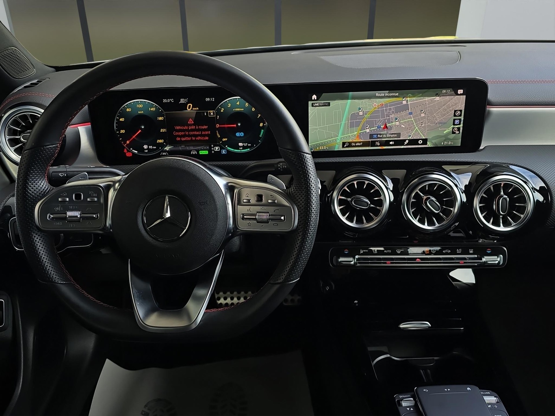 MERCEDES-BENZ CLA 250 e AMG Line-image-11