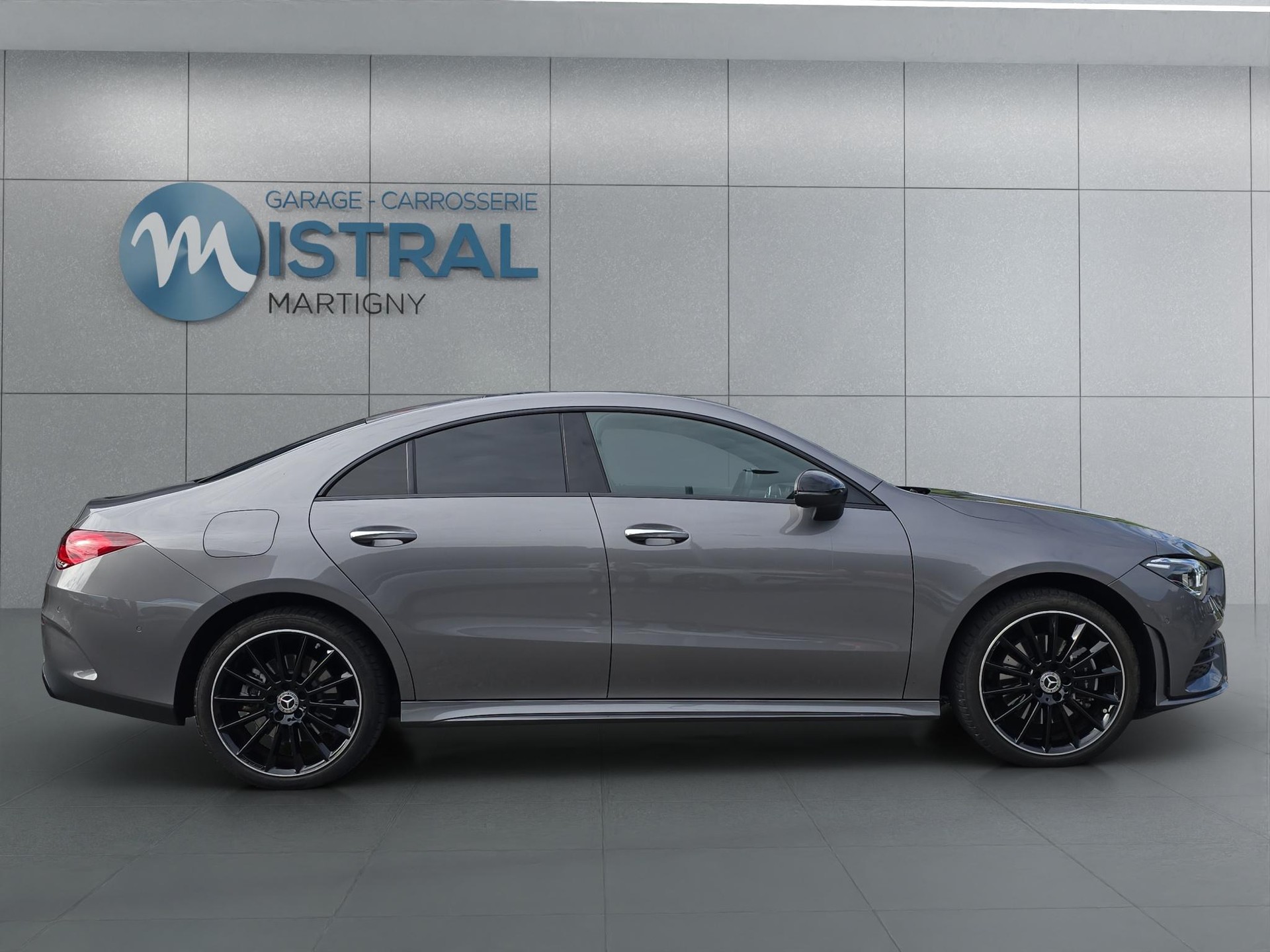 MERCEDES-BENZ CLA 250 e AMG Line-image-5