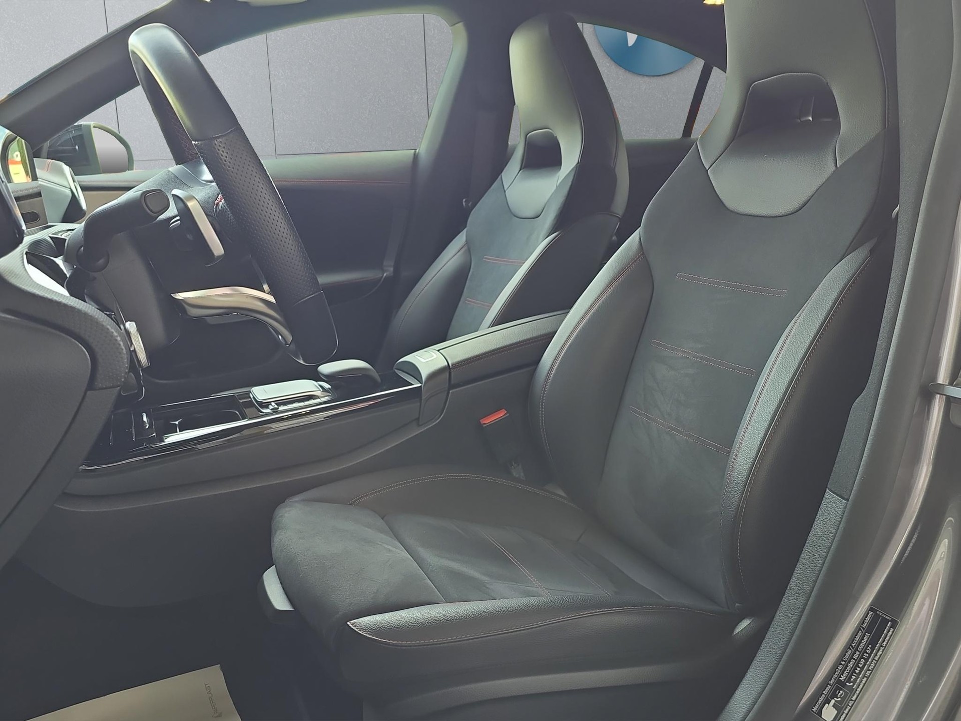 MERCEDES-BENZ CLA 250 e AMG Line-image-18