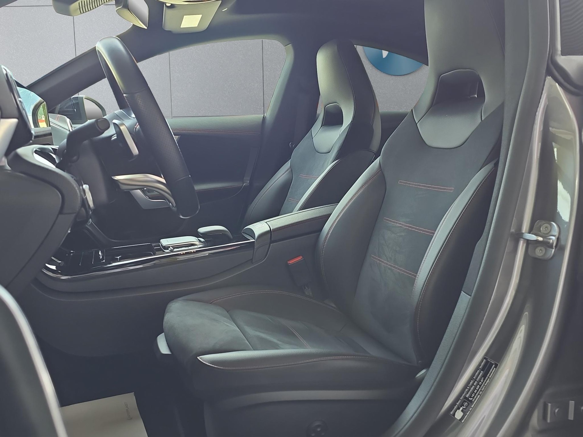 MERCEDES-BENZ CLA 250 e AMG Line-image-19