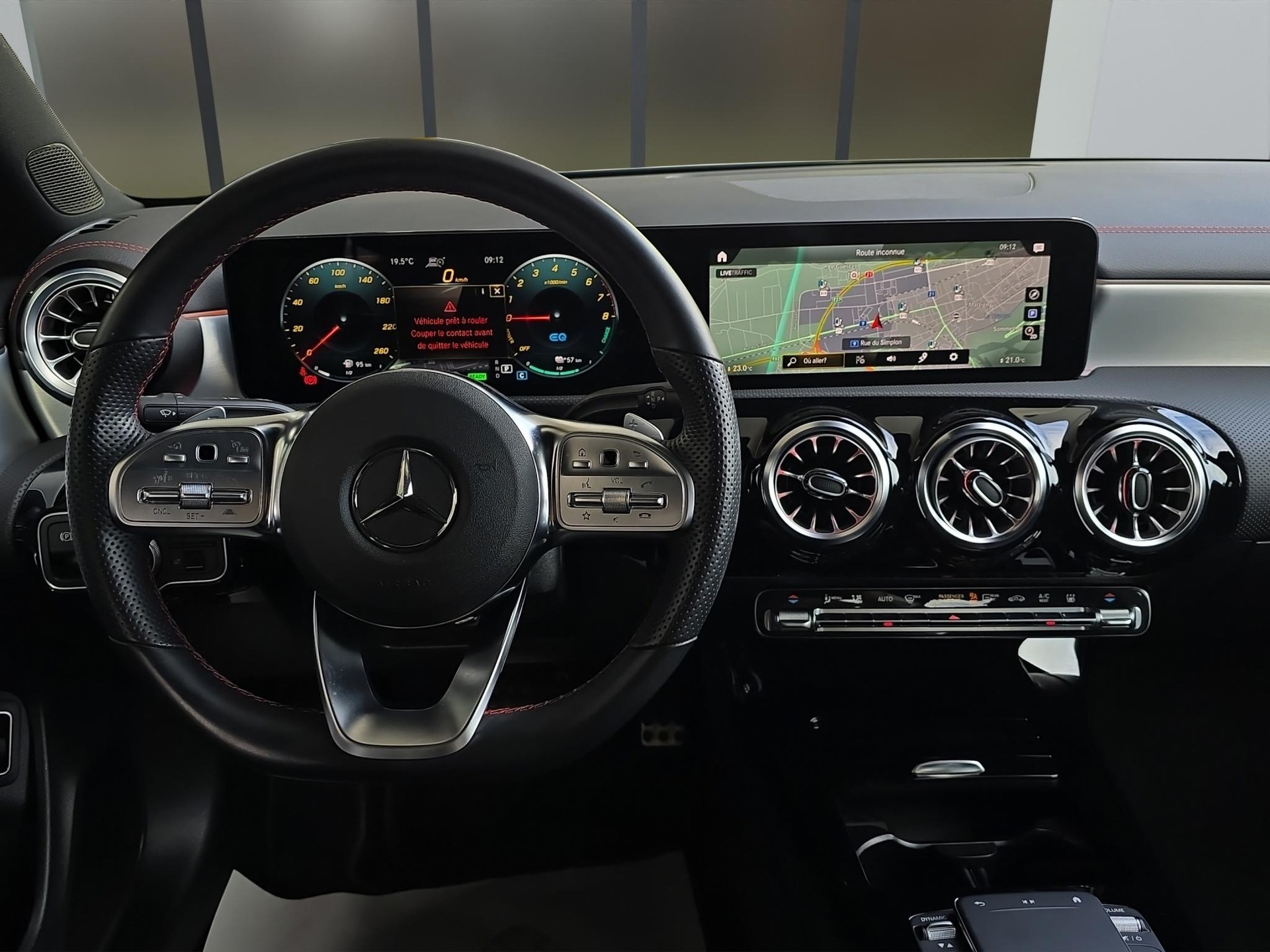 MERCEDES-BENZ CLA 250 e AMG Line-image-10