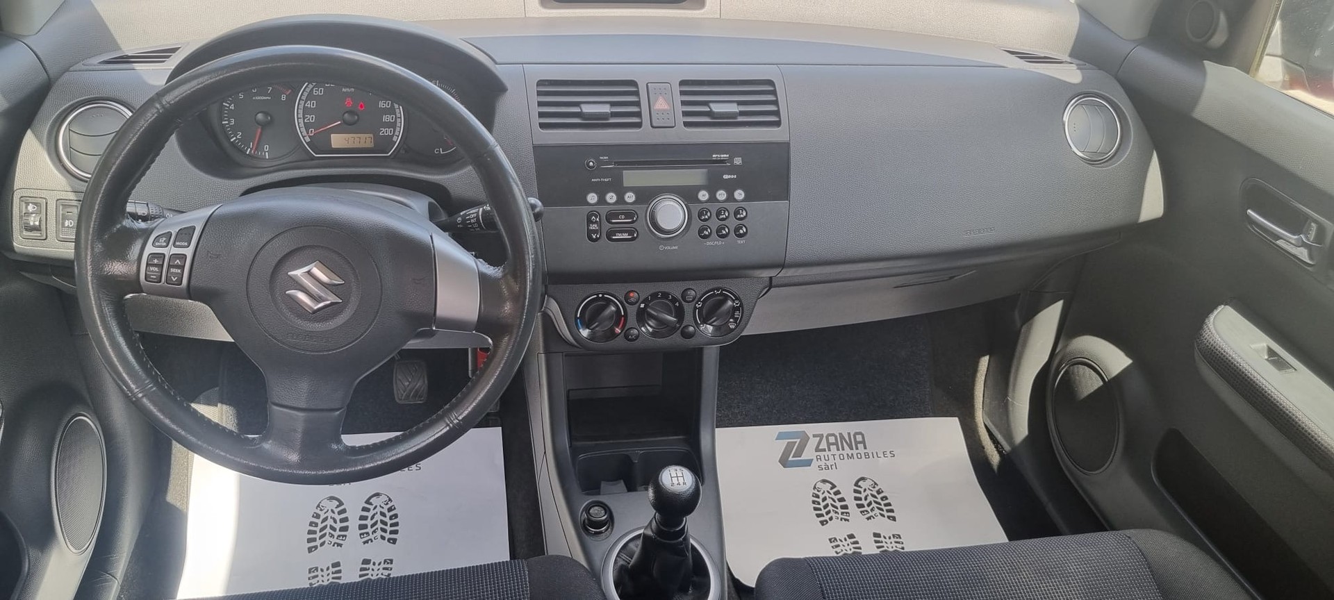 SUZUKI Swift 1.3i 16V GL Top 4x4-image-10