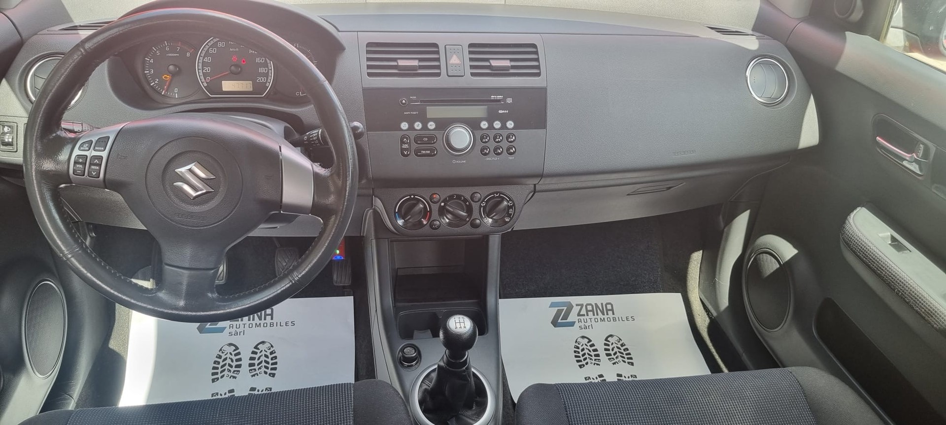 SUZUKI Swift 1.3i 16V GL Top 4x4-image-8
