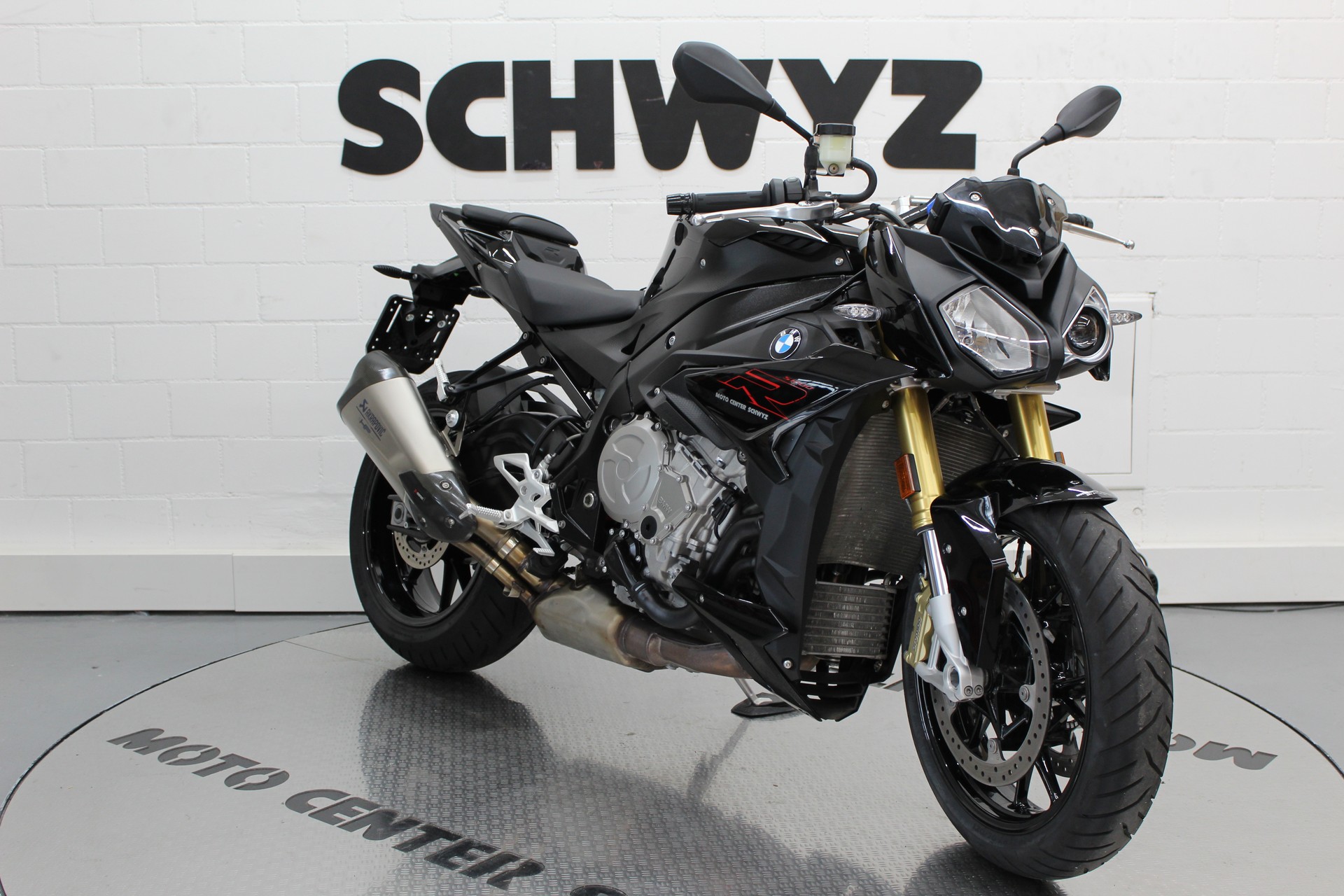BMW S 1000 R-showroom-element-1