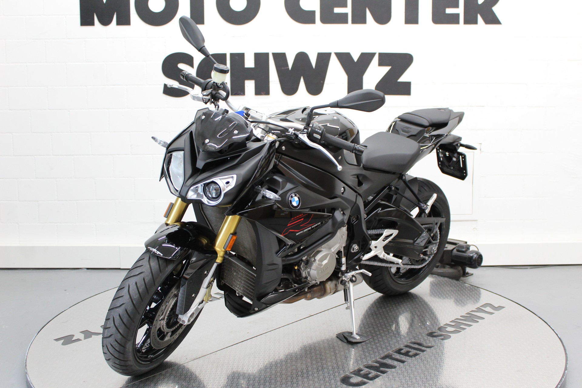 BMW S 1000 R-showroom-element-2