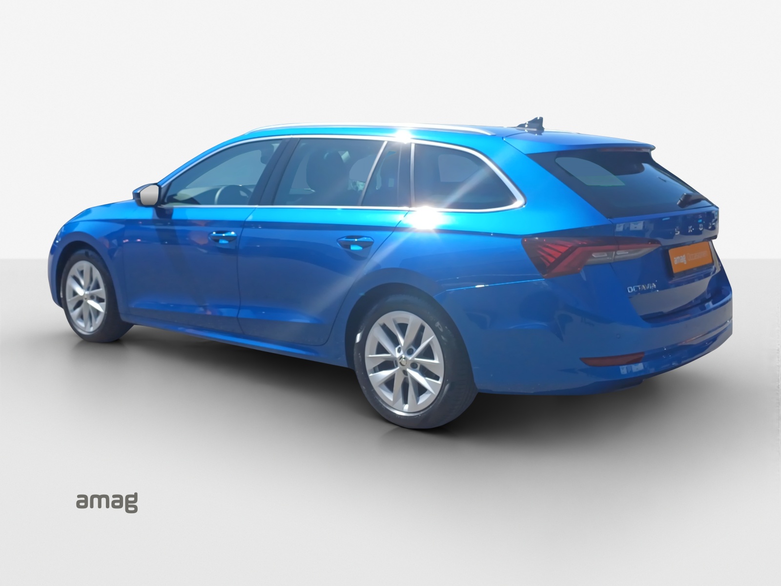 SKODA Octavia Combi 2.0 TSI Style DSG 4x4-image-2