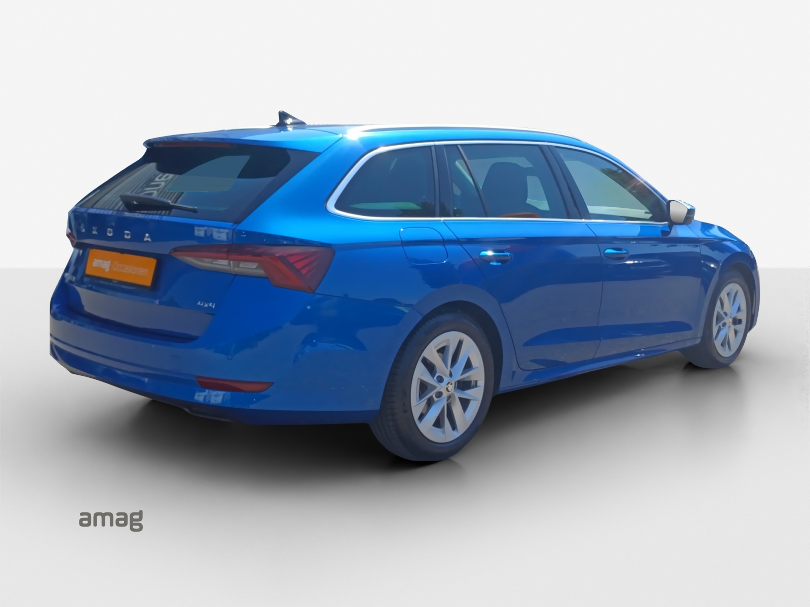 SKODA Octavia Combi 2.0 TSI Style DSG 4x4-image-4