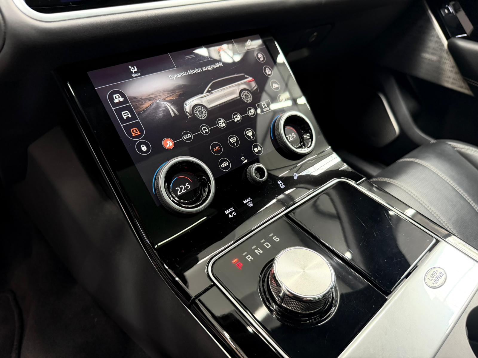 LAND ROVER Range Rover Velar R-Dynamic P 300 SE Automatic-image-19