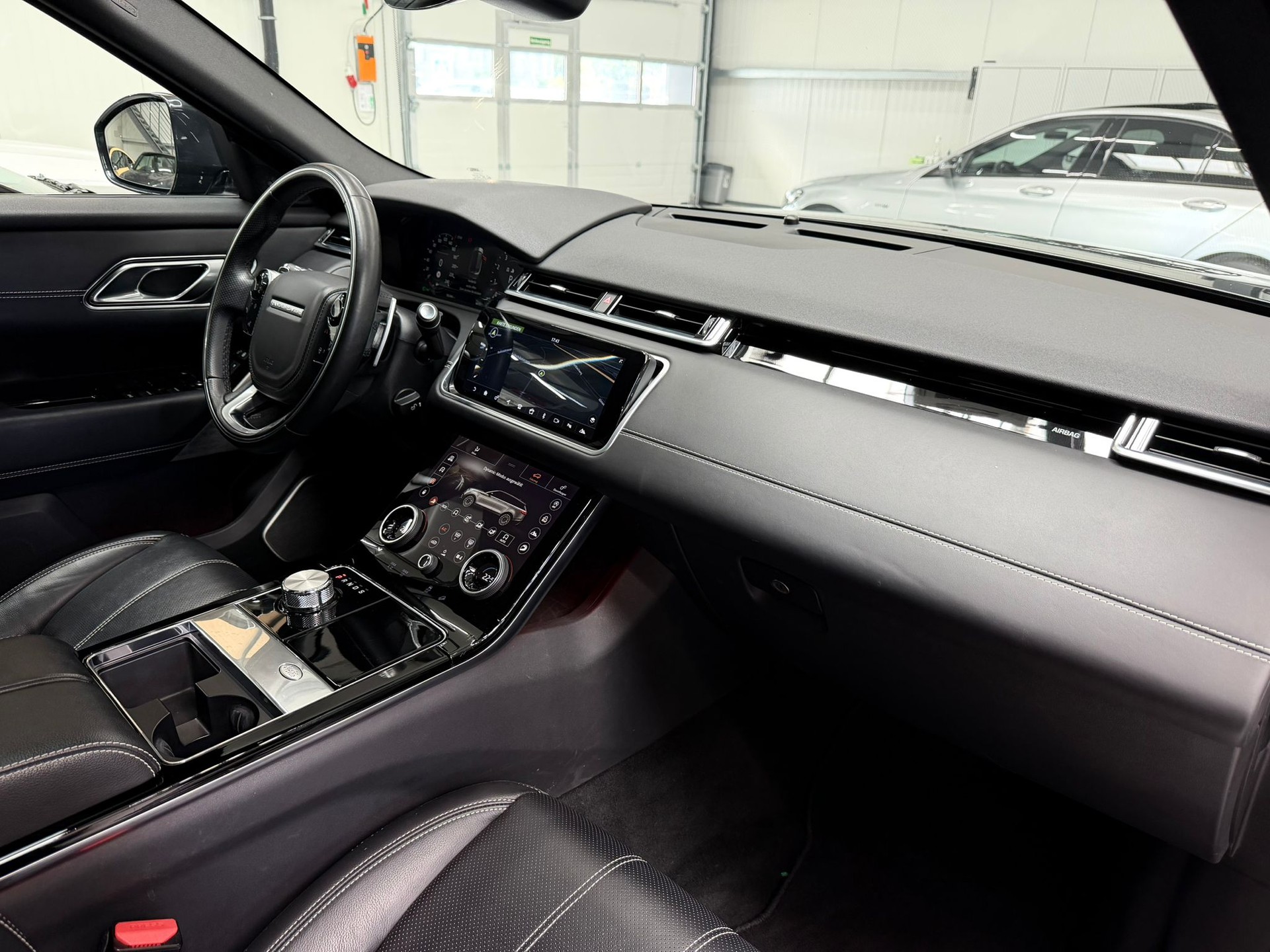 LAND ROVER Range Rover Velar R-Dynamic P 300 SE Automatic-image-27