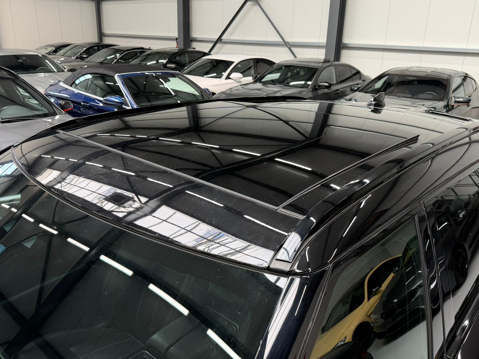 LAND ROVER Range Rover Velar R-Dynamic P 300 SE Automatic-image-3