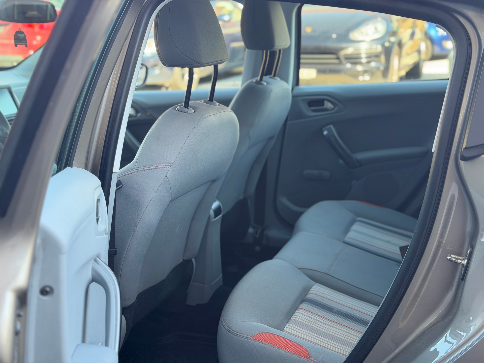 PEUGEOT 208 1.4 VTI Active-image-8