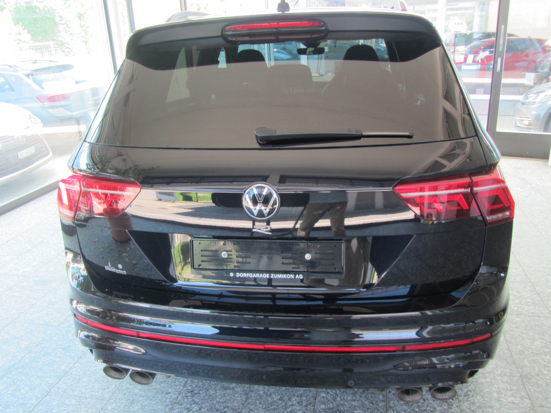 VW Tiguan 2.0TSI R 4Motion DSG-image-3