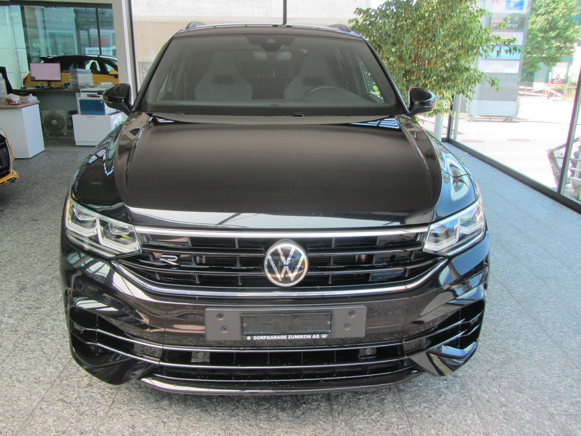 VW Tiguan 2.0TSI R 4Motion DSG-image-2