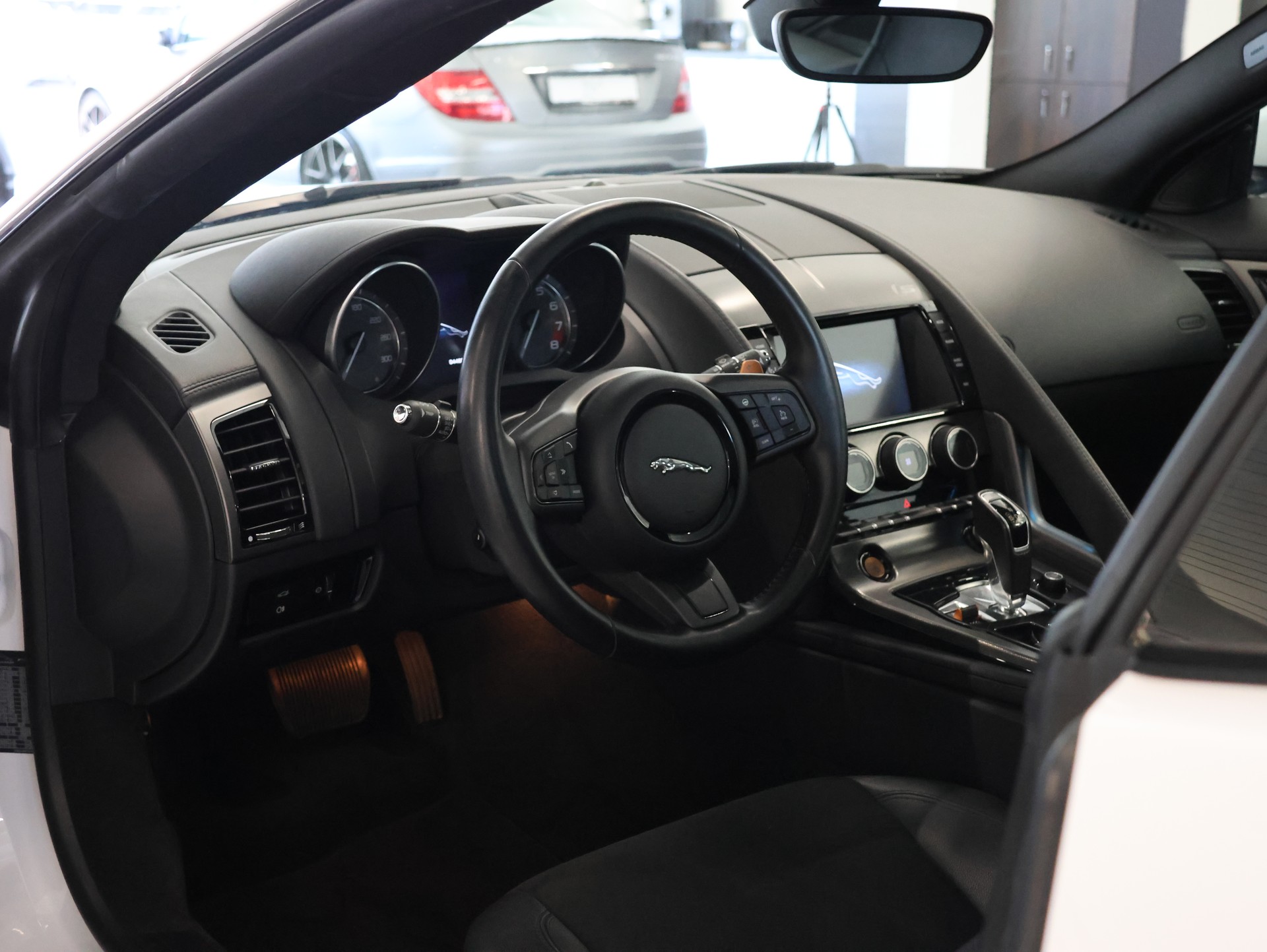 JAGUAR F-Type Coupé S 3.0 V6 S/C *Panorama* *Rückfahrkamera*-image-12