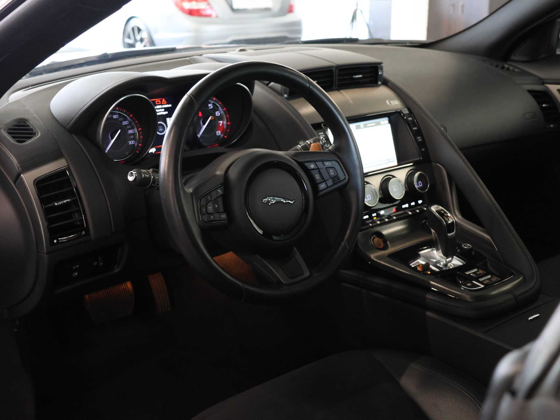 JAGUAR F-Type Coupé S 3.0 V6 S/C *Panorama* *Rückfahrkamera*-image-25