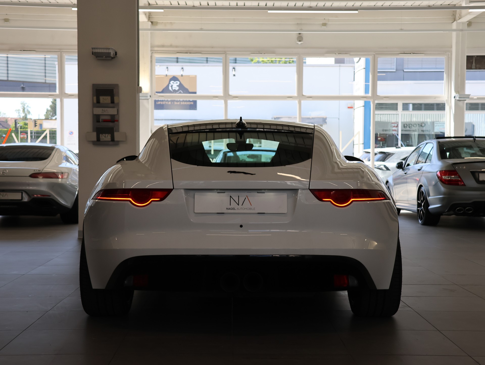 JAGUAR F-Type Coupé S 3.0 V6 S/C *Panorama* *Rückfahrkamera*-image-4