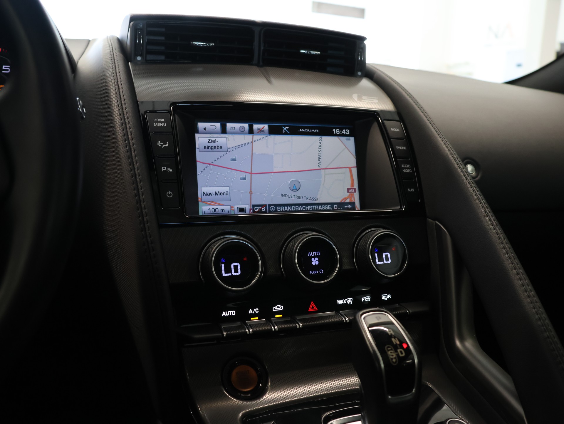 JAGUAR F-Type Coupé S 3.0 V6 S/C *Panorama* *Rückfahrkamera*-image-15
