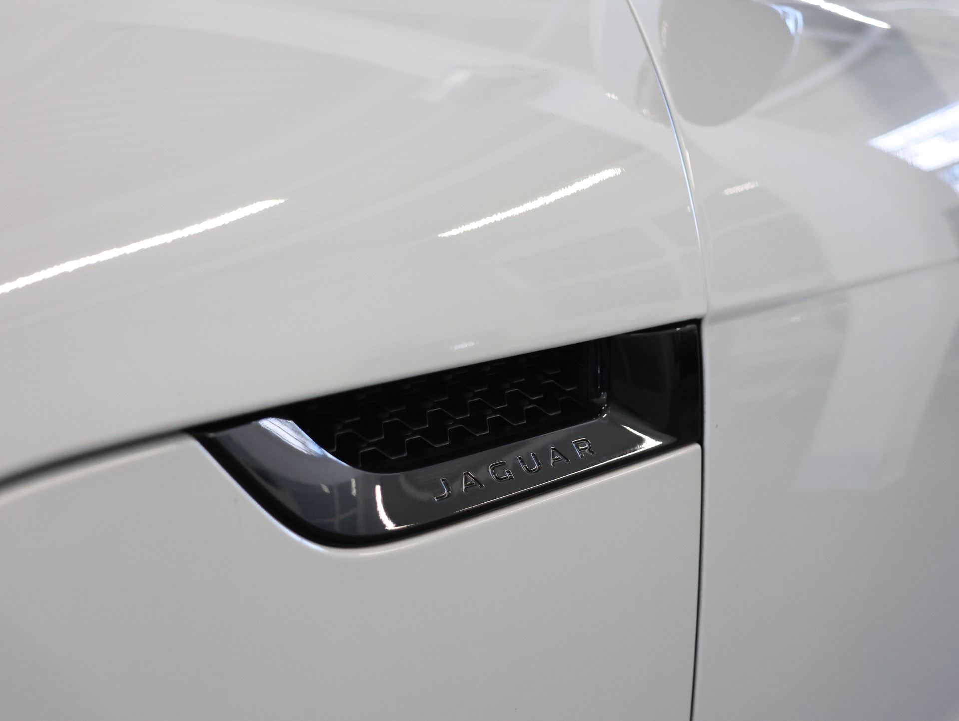 JAGUAR F-Type Coupé S 3.0 V6 S/C *Panorama* *Rückfahrkamera*-image-8