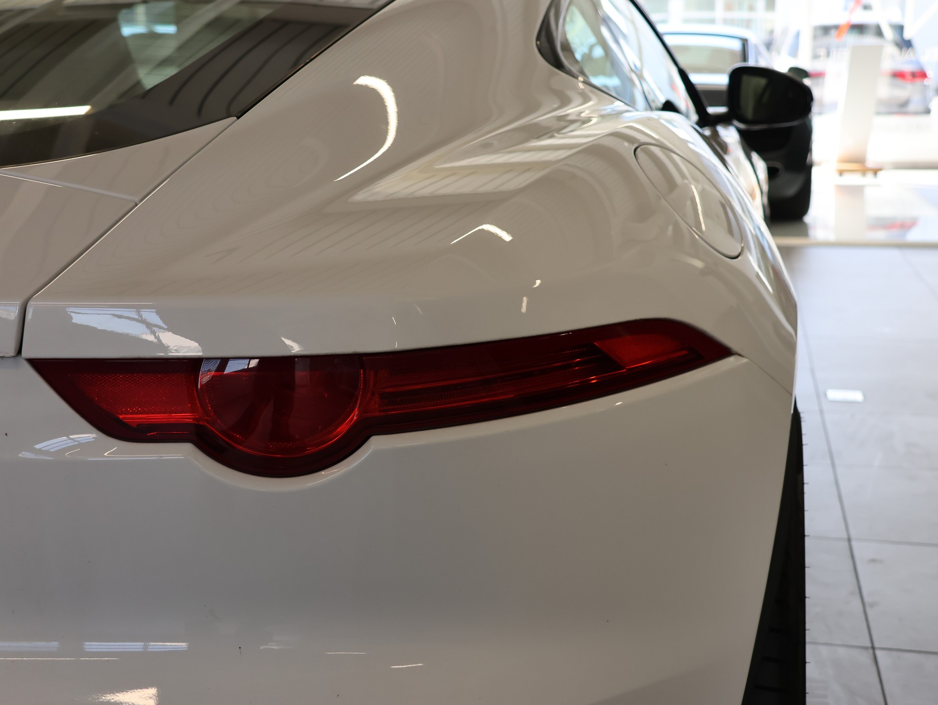 JAGUAR F-Type Coupé S 3.0 V6 S/C *Panorama* *Rückfahrkamera*-image-21
