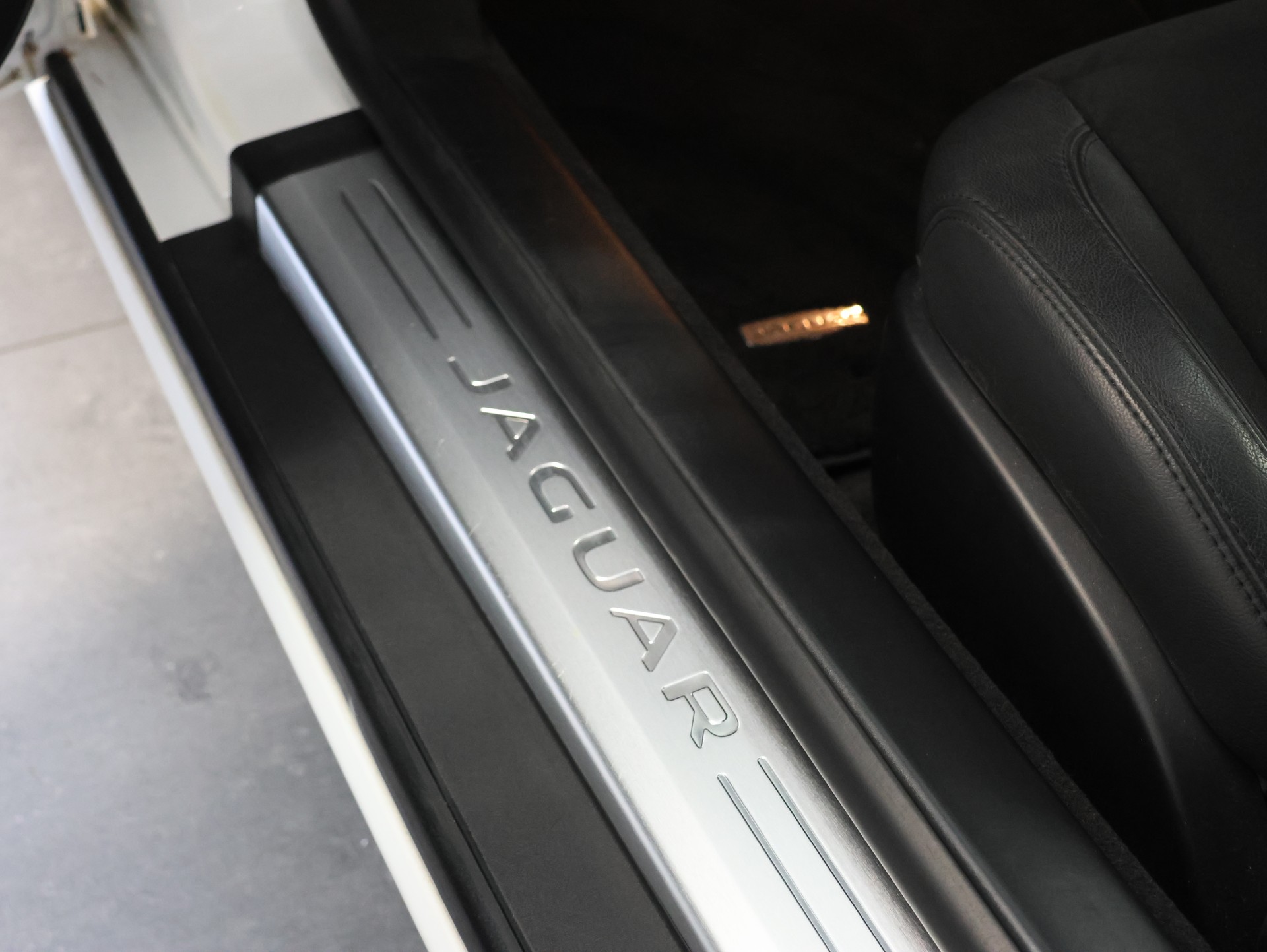 JAGUAR F-Type Coupé S 3.0 V6 S/C *Panorama* *Rückfahrkamera*-image-10
