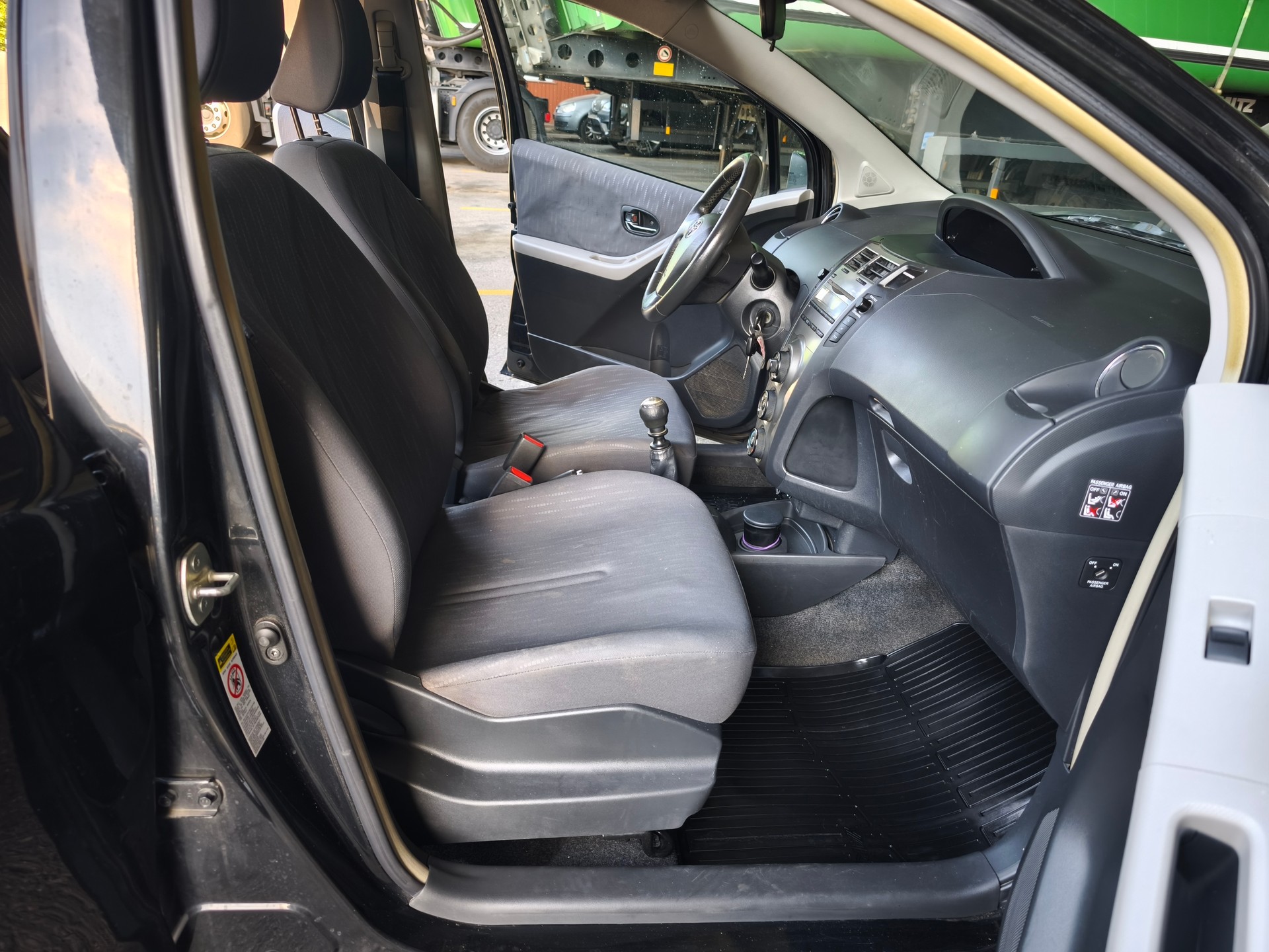 TOYOTA Yaris 1.33 Linea Terra-image-5