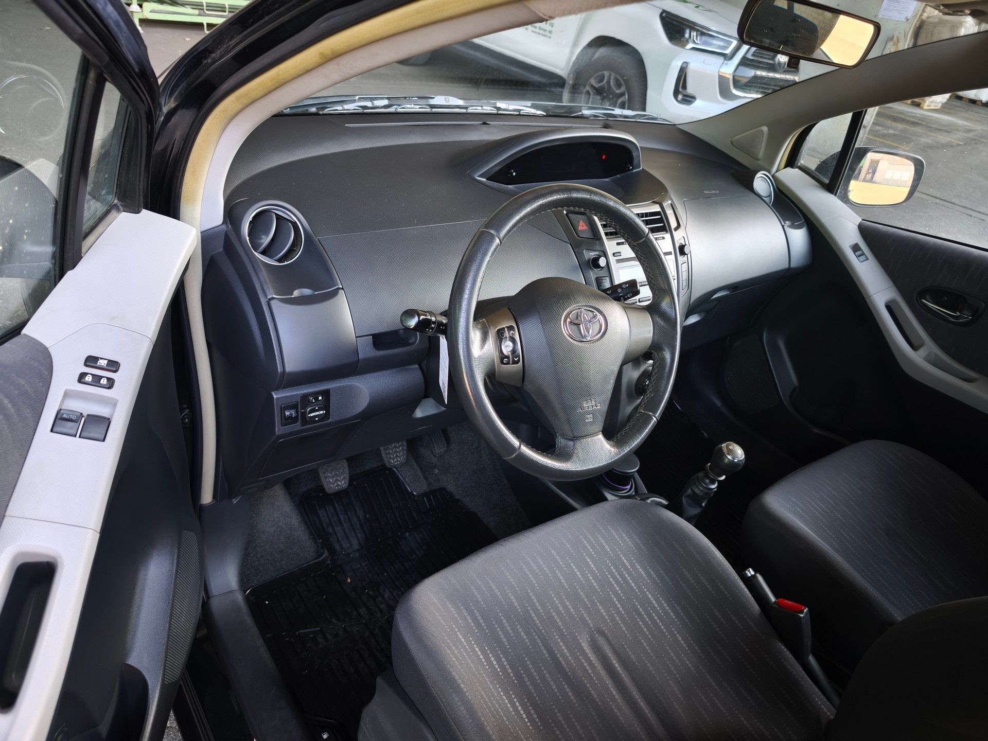 TOYOTA Yaris 1.33 Linea Terra-image-8