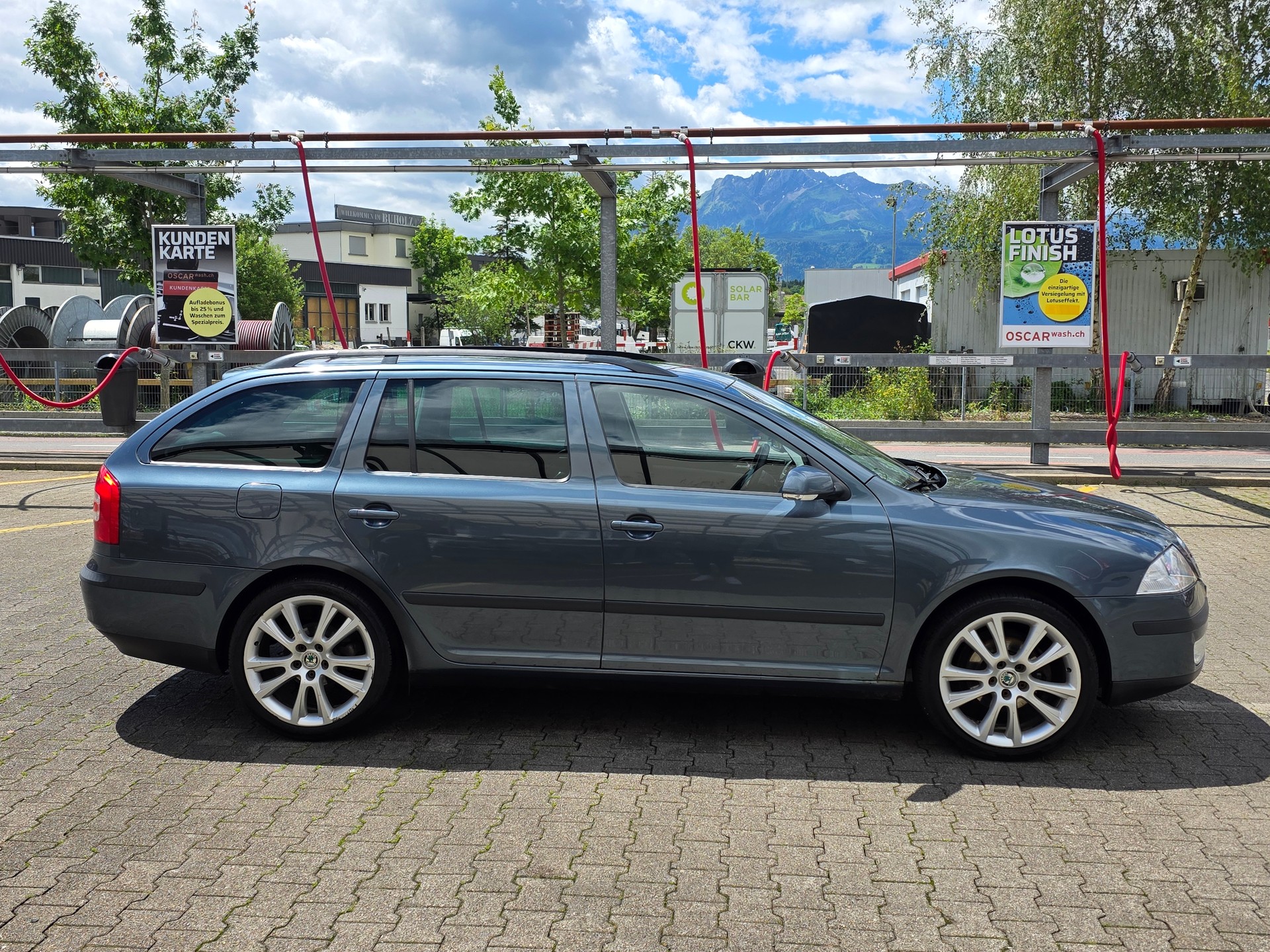 SKODA Octavia 1.9 TDI Swiss Adventure 4x4-image-3