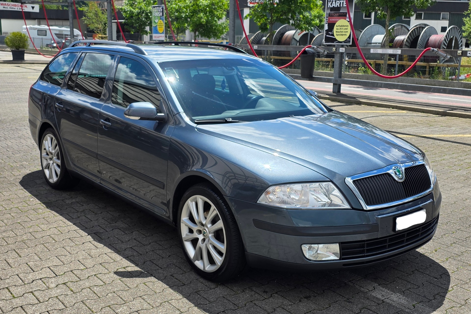 SKODA Octavia 1.9 TDI Swiss Adventure 4x4-image-2