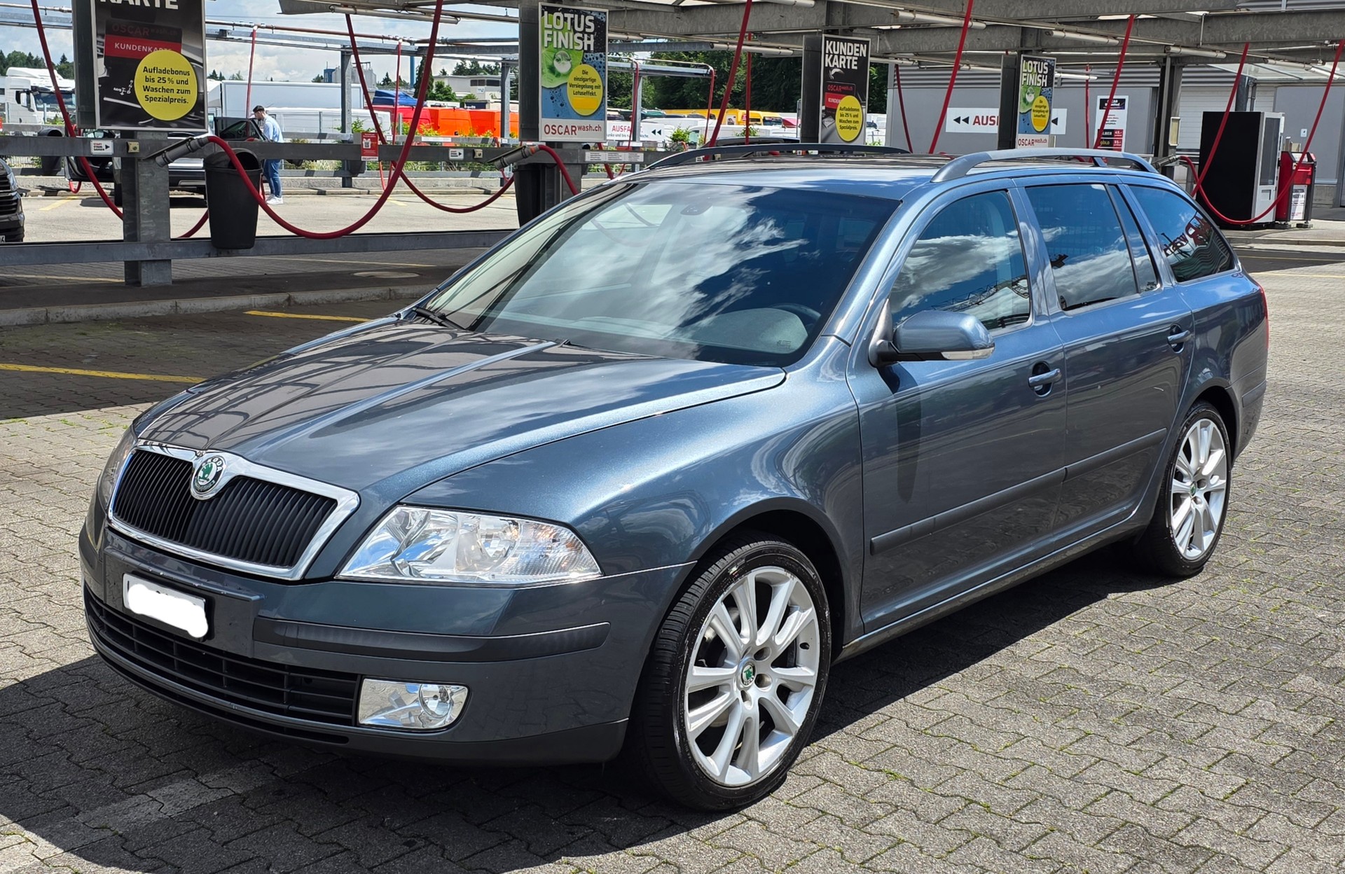 SKODA Octavia 1.9 TDI Swiss Adventure 4x4-image-0