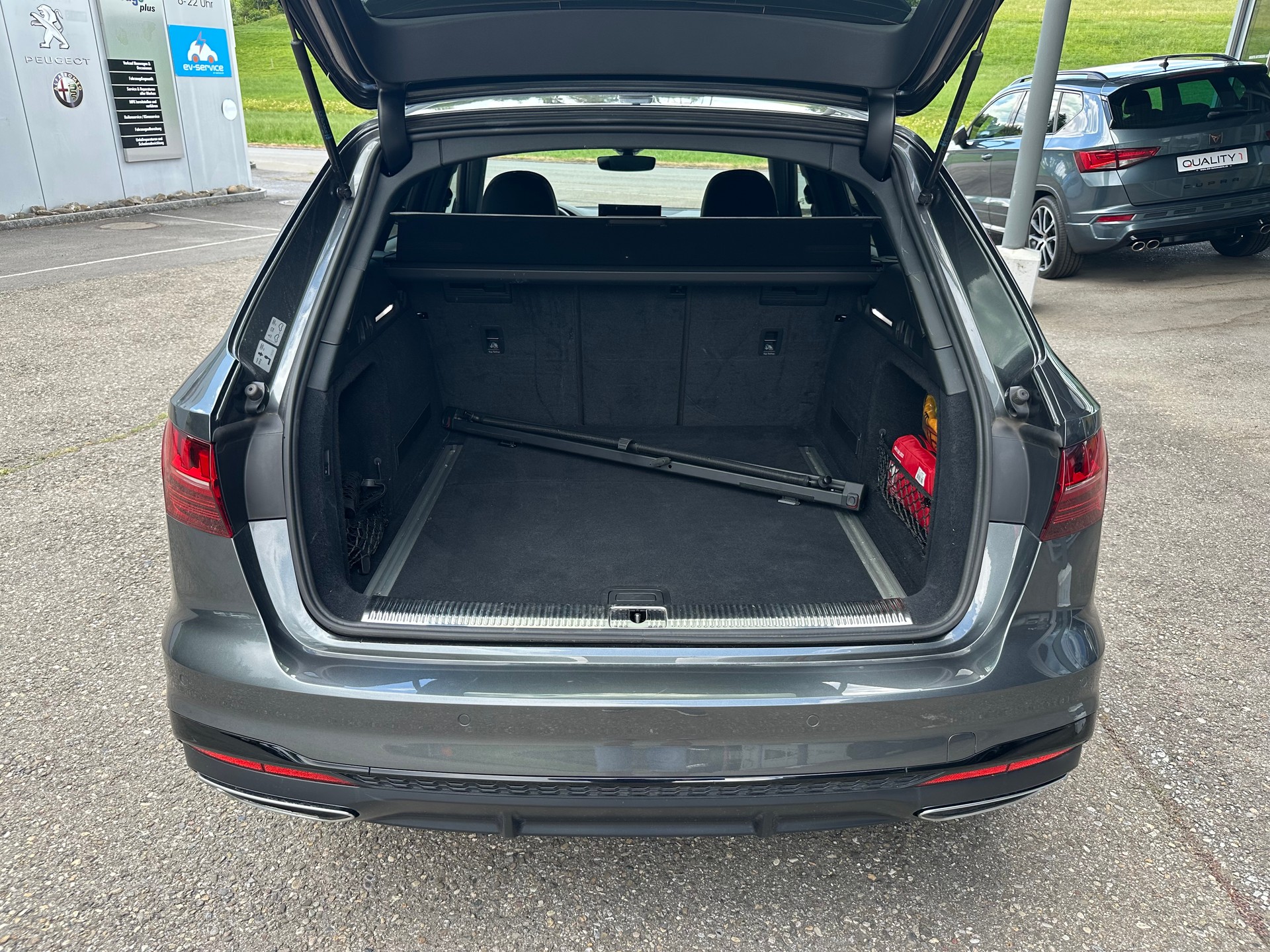 AUDI A4 Avant 40 TDI S-Line quattro S-tronic-image-13