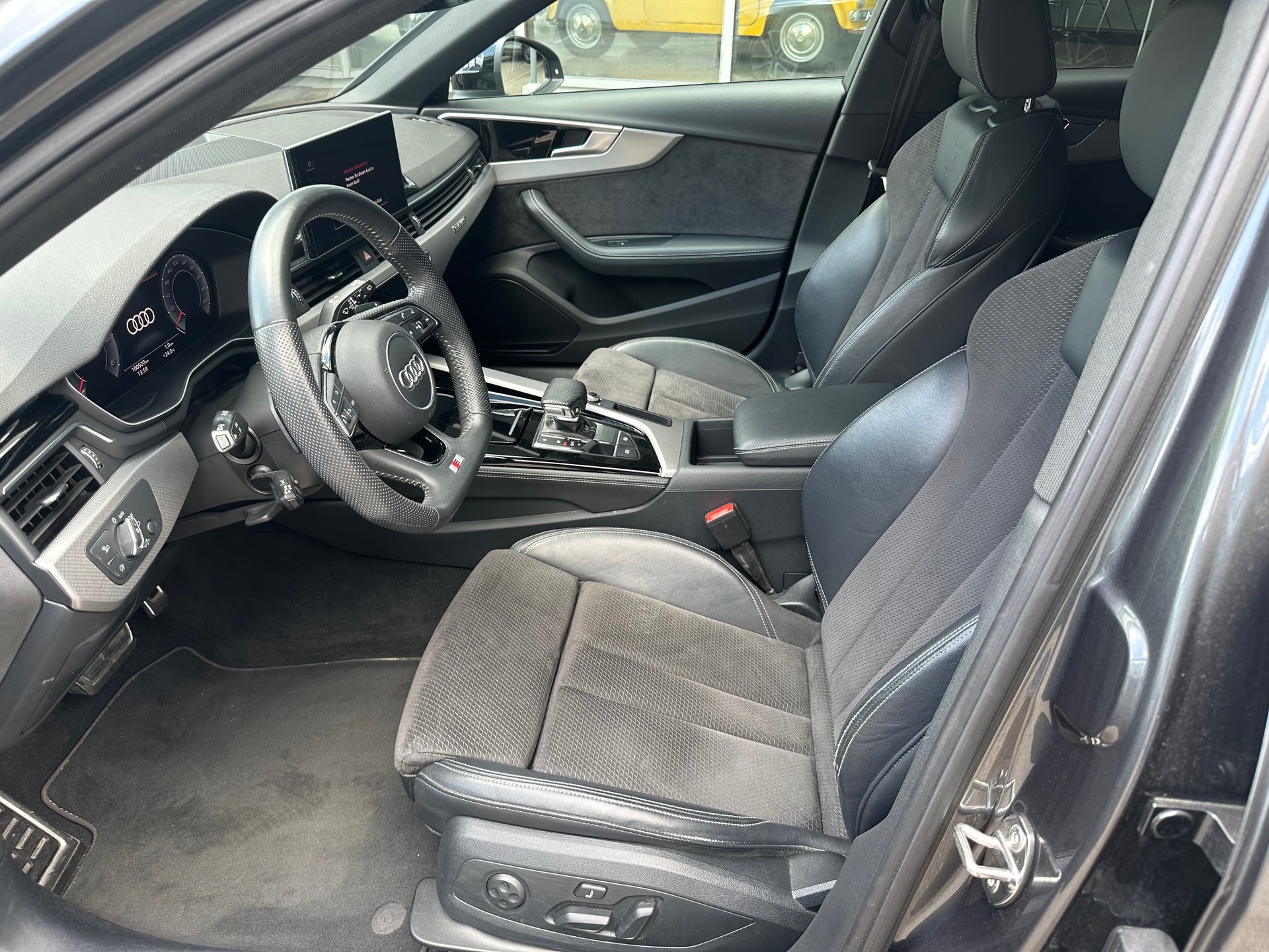 AUDI A4 Avant 40 TDI S-Line quattro S-tronic-image-9