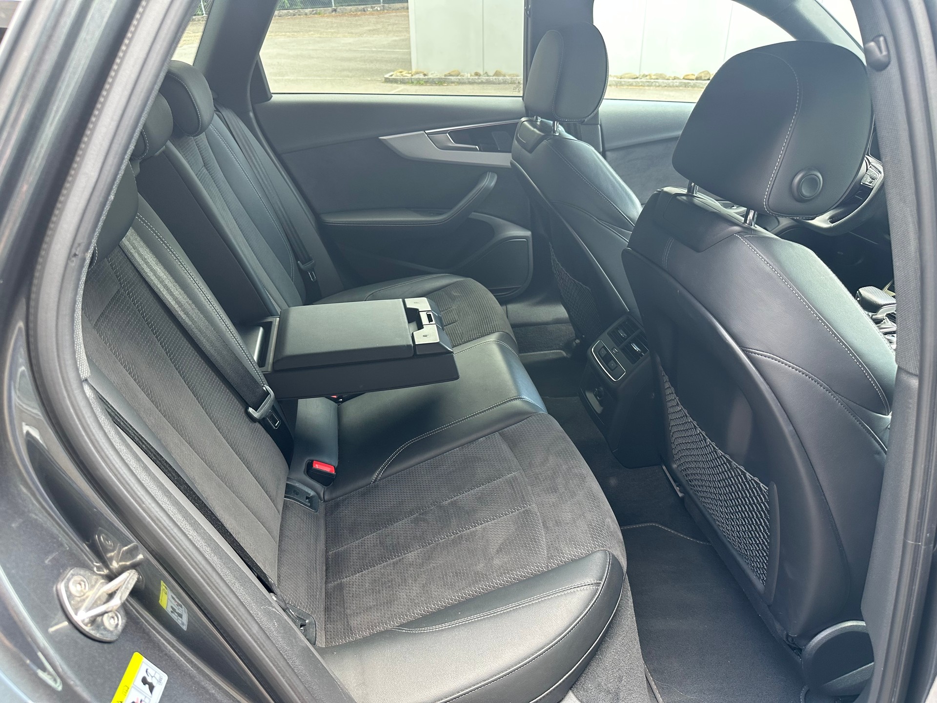 AUDI A4 Avant 40 TDI S-Line quattro S-tronic-image-12