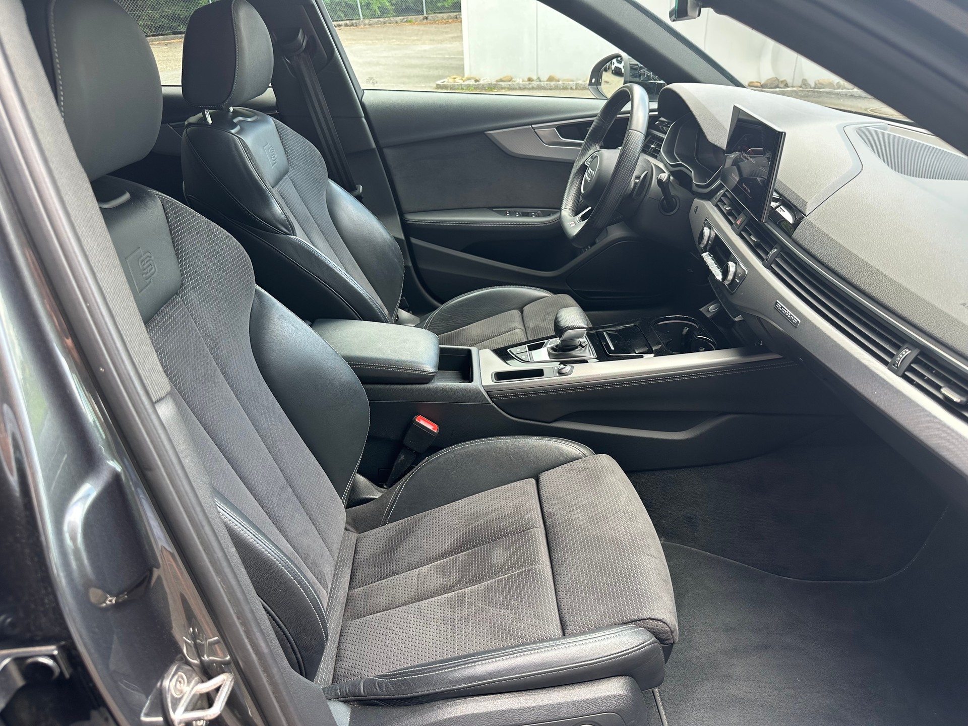 AUDI A4 Avant 40 TDI S-Line quattro S-tronic-image-11