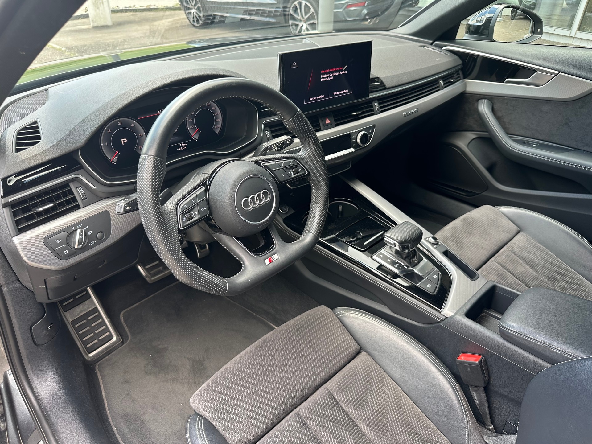 AUDI A4 Avant 40 TDI S-Line quattro S-tronic-image-8
