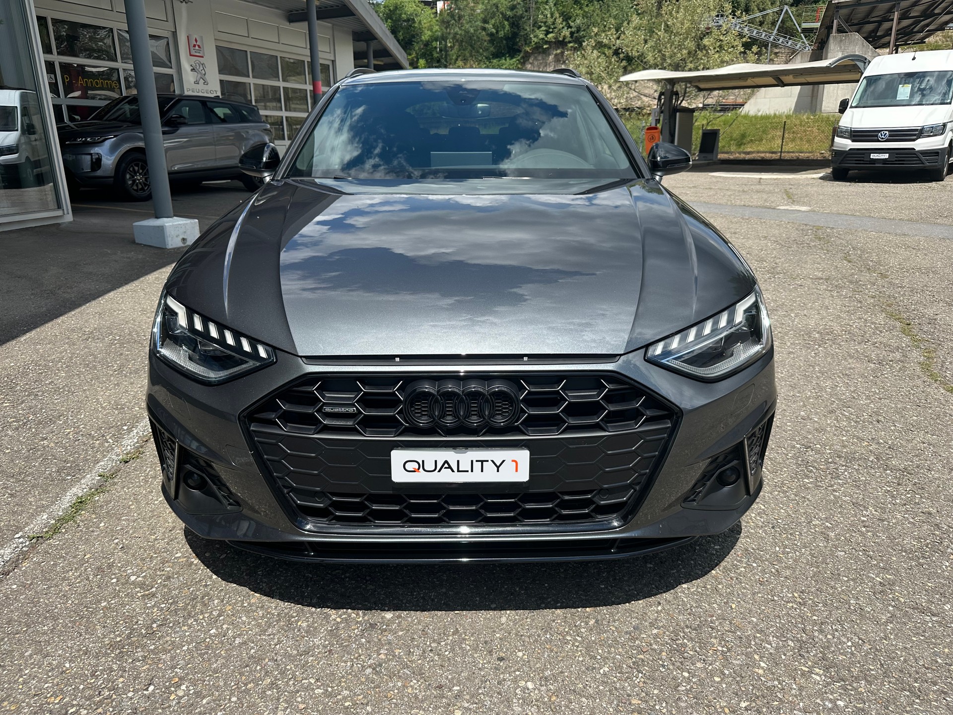 AUDI A4 Avant 40 TDI S-Line quattro S-tronic-image-1