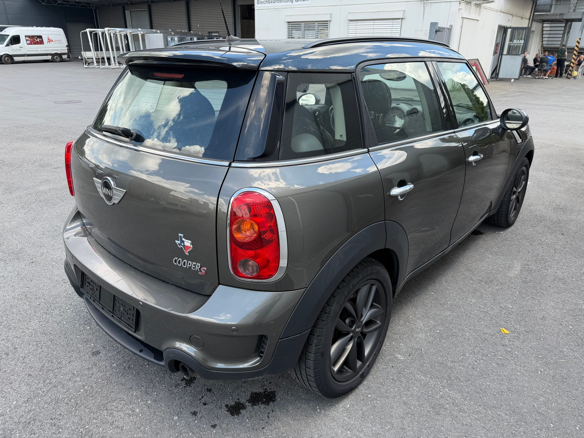 MINI Countryman Cooper S FWD Steptronic-image-2