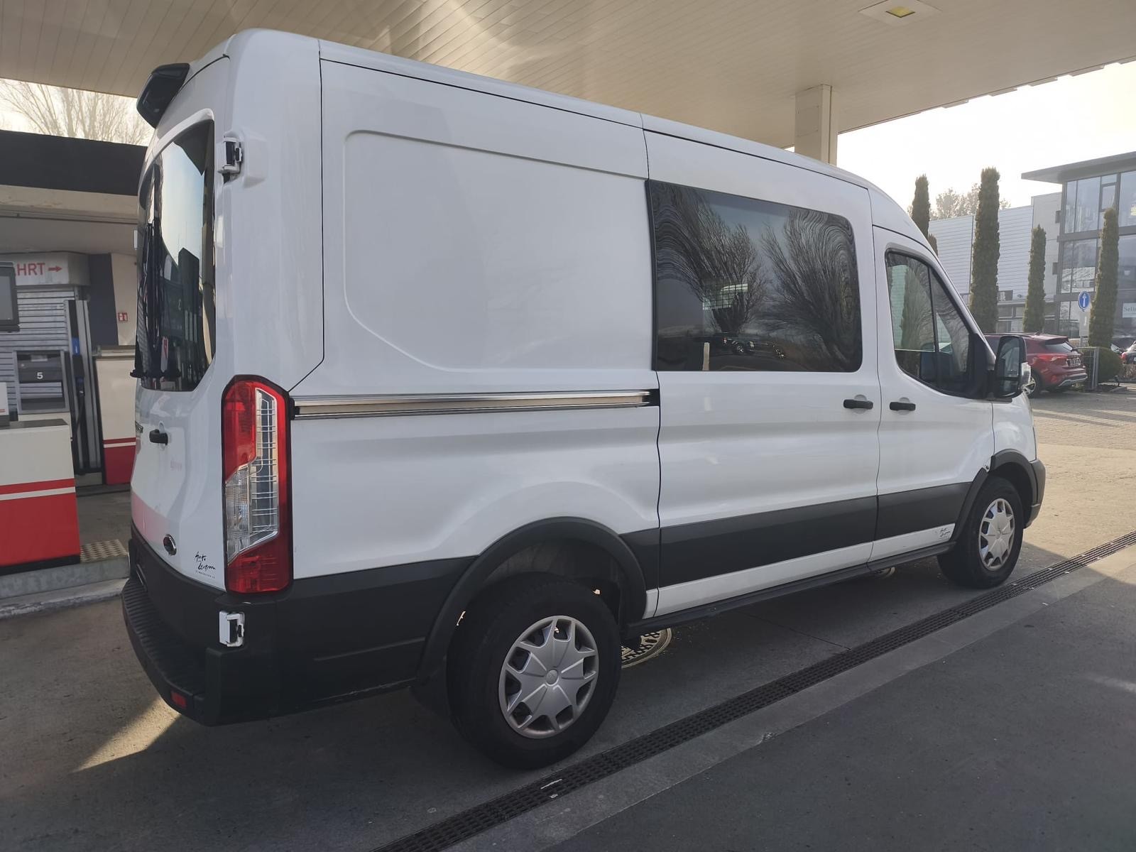FORD Transit Van 350 L2 Trend 2.0 TDCi 130 FWD A-image-2