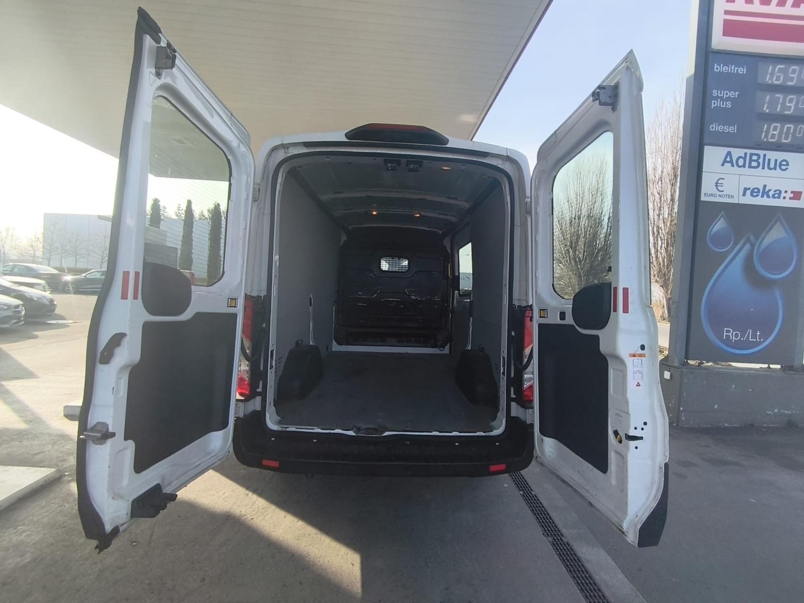 FORD Transit Van 350 L2 Trend 2.0 TDCi 130 FWD A-image-13