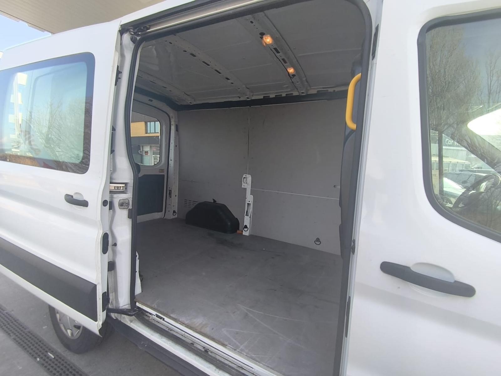 FORD Transit Van 350 L2 Trend 2.0 TDCi 130 FWD A-image-11