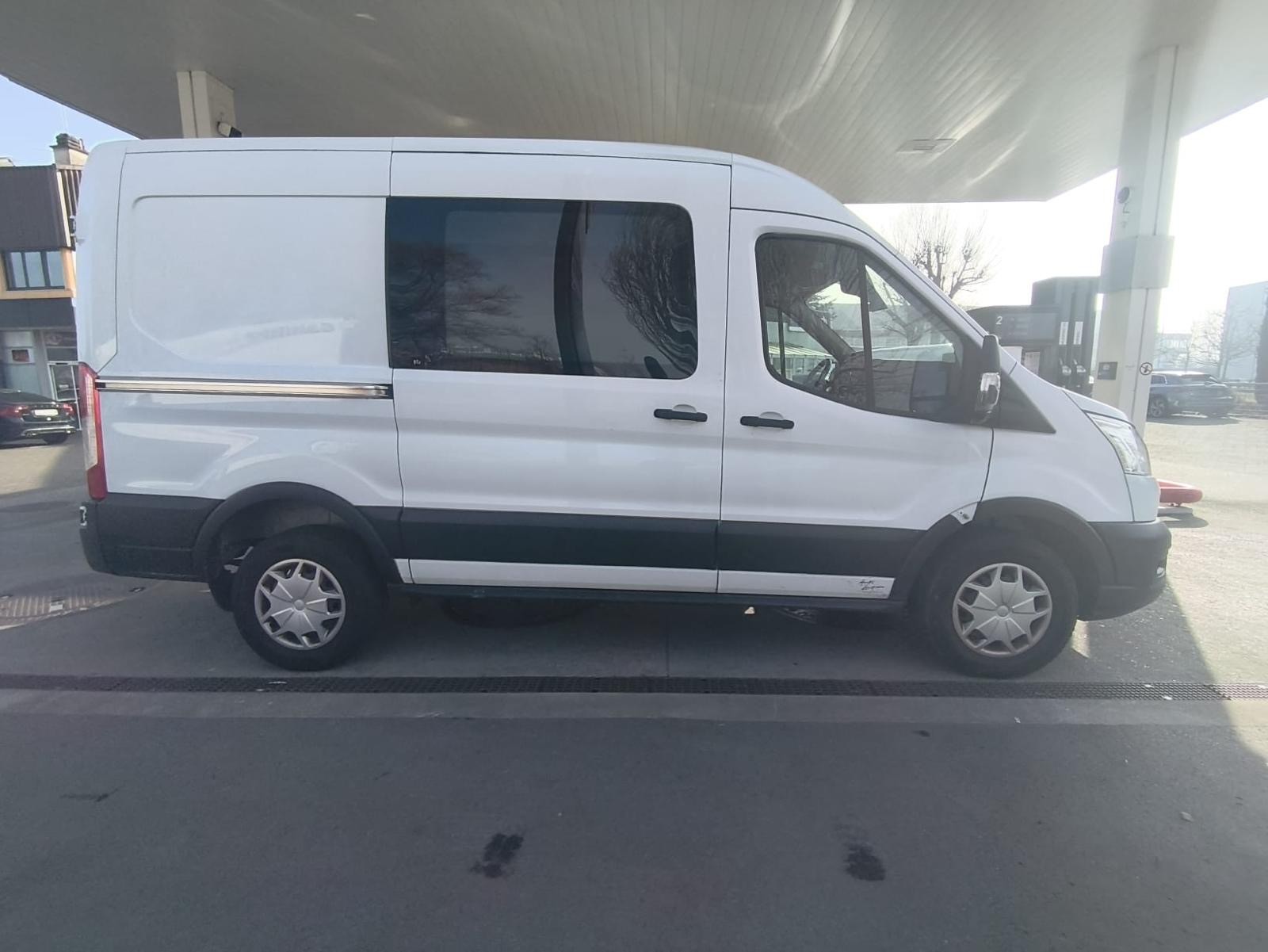 FORD Transit Van 350 L2 Trend 2.0 TDCi 130 FWD A-image-8