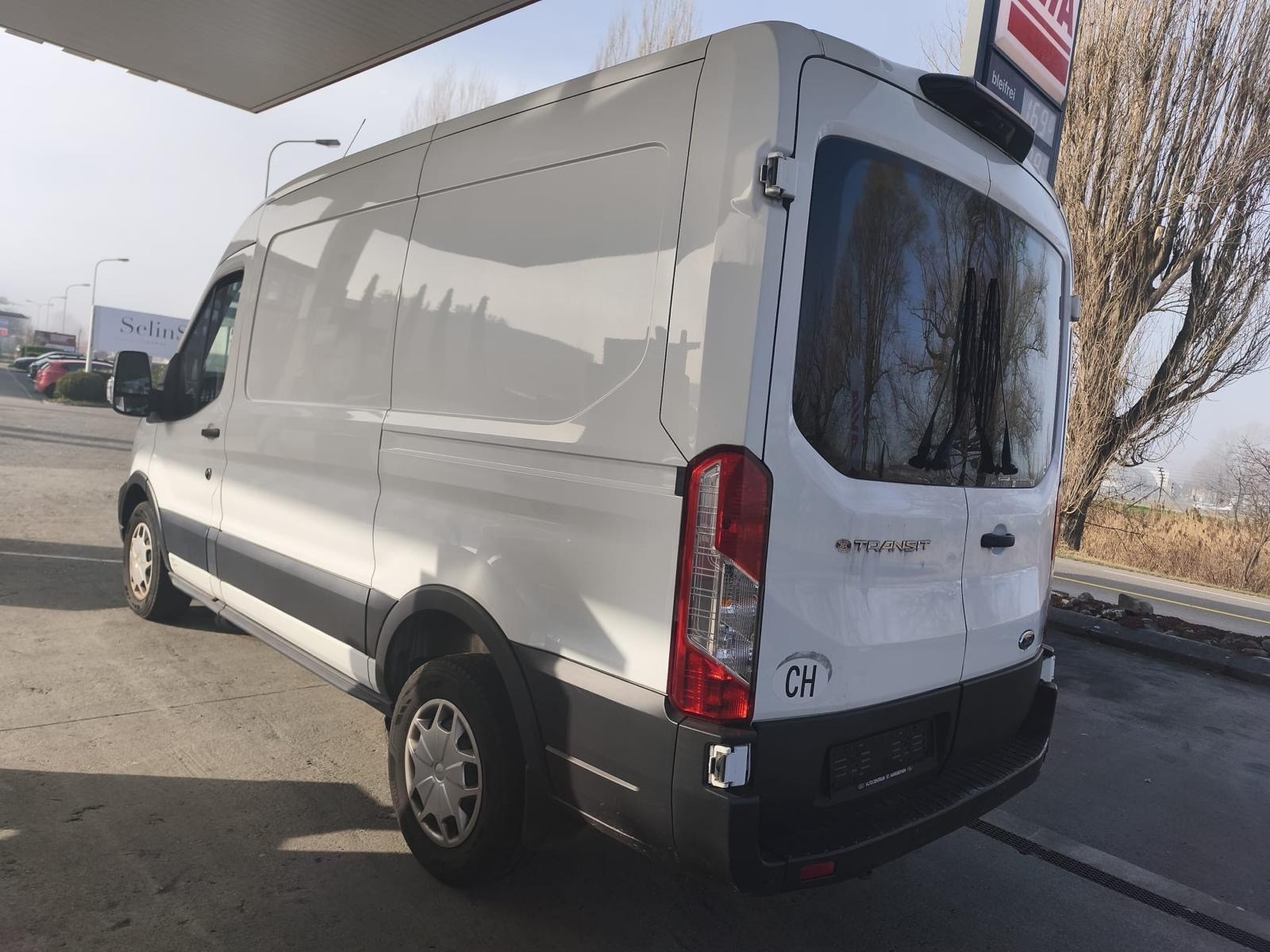 FORD Transit Van 350 L2 Trend 2.0 TDCi 130 FWD A-image-3