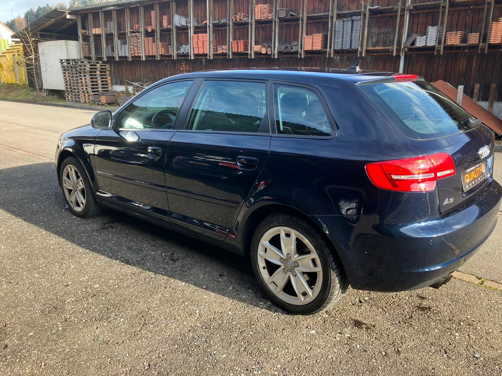 AUDI A3 Sportback 1.4 TFSI Ambition S-tronic-image-2