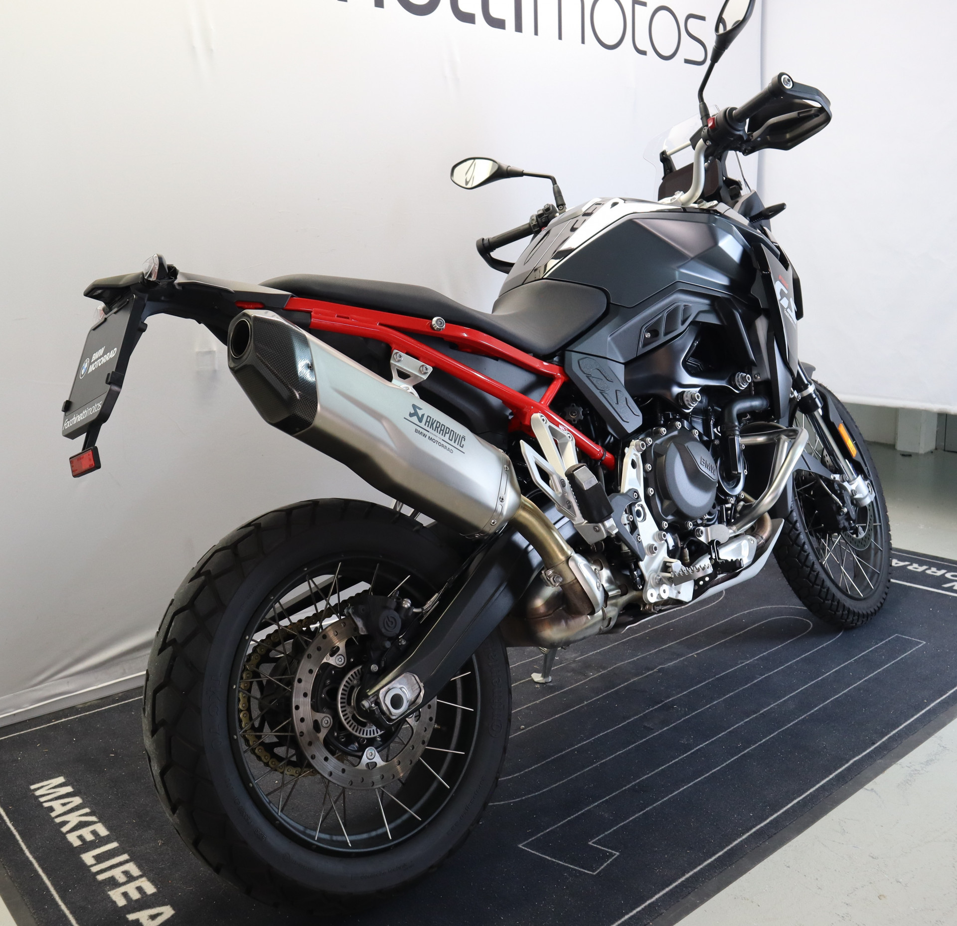 BMW F 900 GS-showroom-element-2