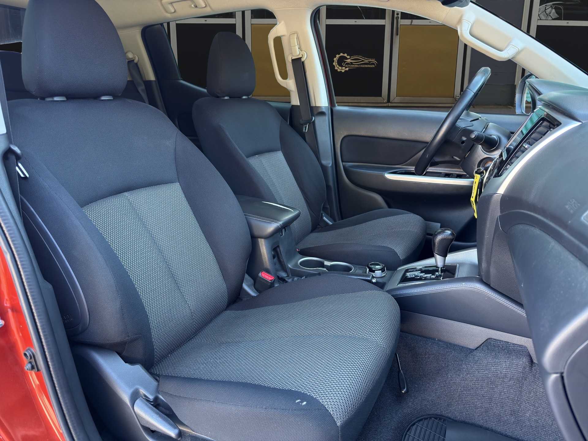 MITSUBISHI L 200 2.2 Style Double Cab Automat-image-9