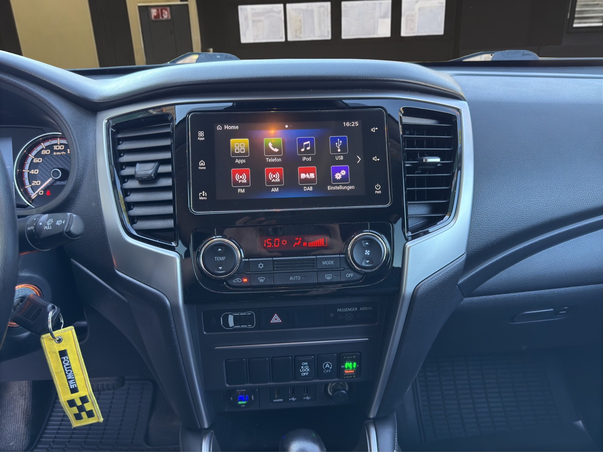 MITSUBISHI L 200 2.2 Style Double Cab Automat-image-14