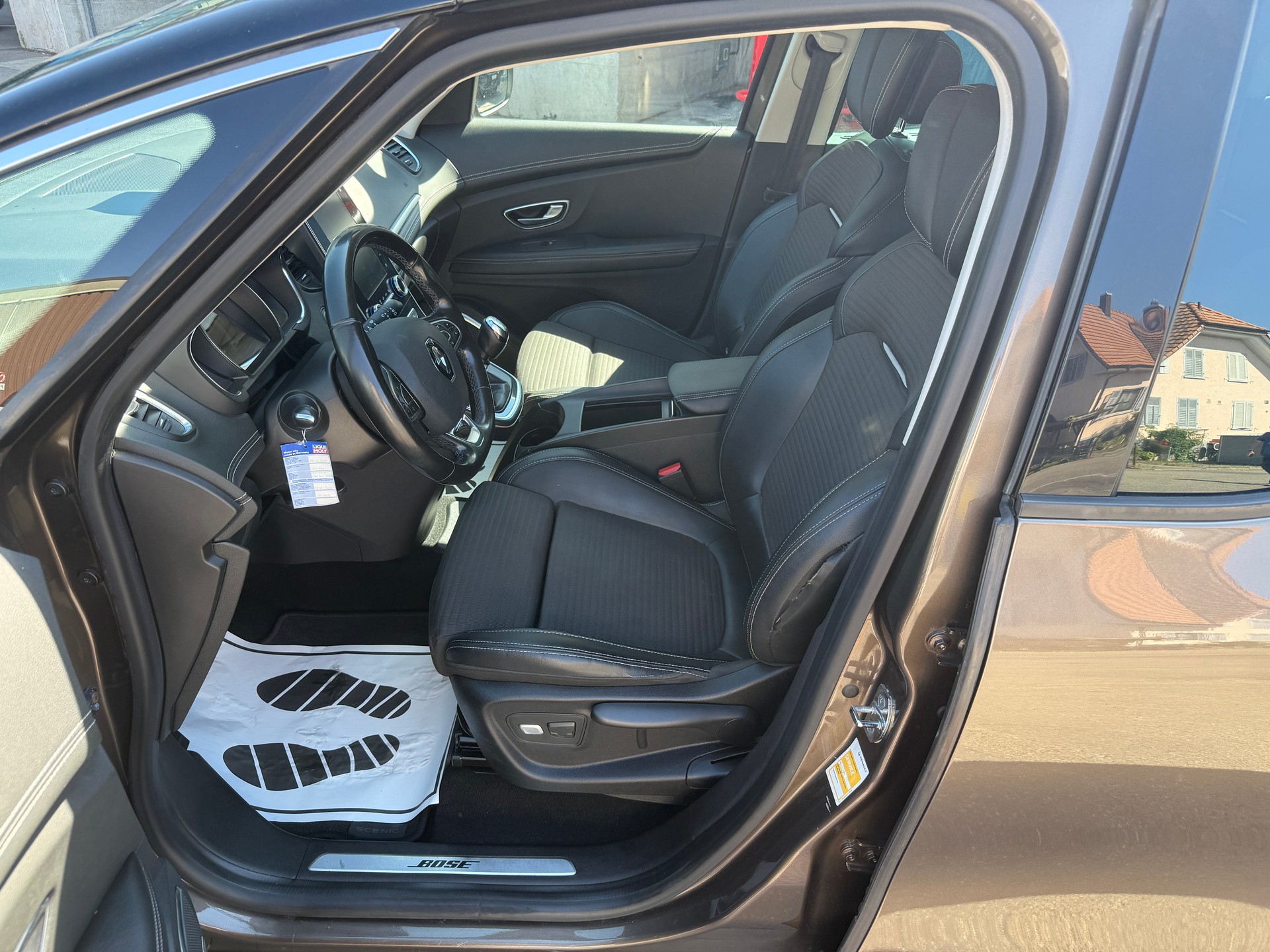 RENAULT Grand Scénic 1.2 16V Turbo Bose-image-6